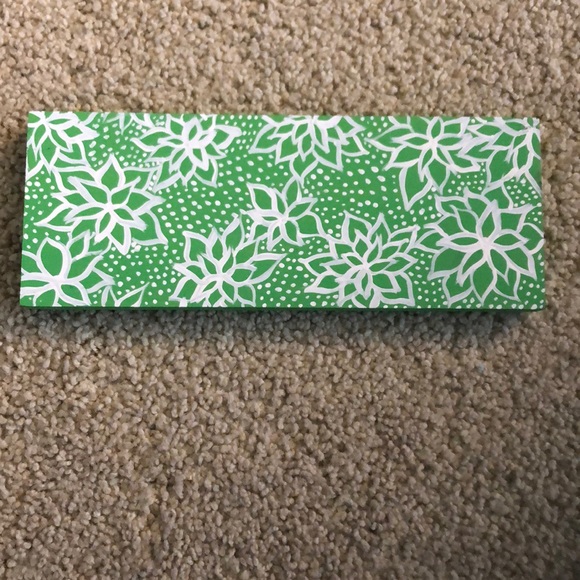 green and white handpainted plank - Picture 1 of 1